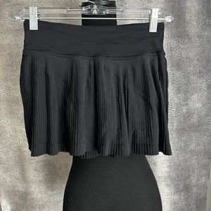 // lululemon // varsity high rise tennis skirt